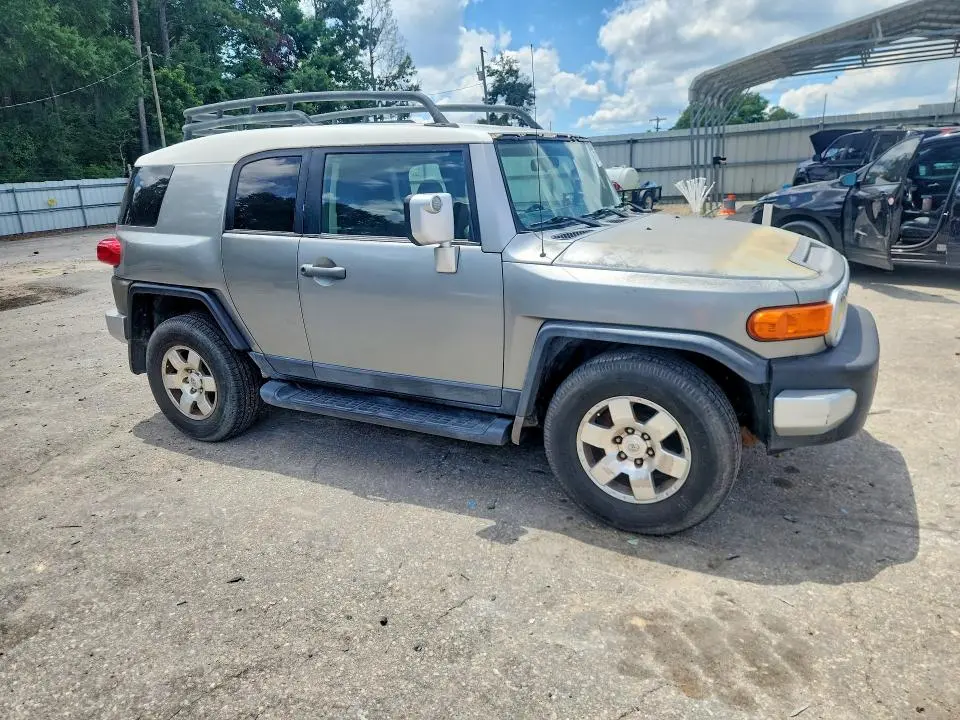 2010 TOYOTA FJ CRUISER BASE  