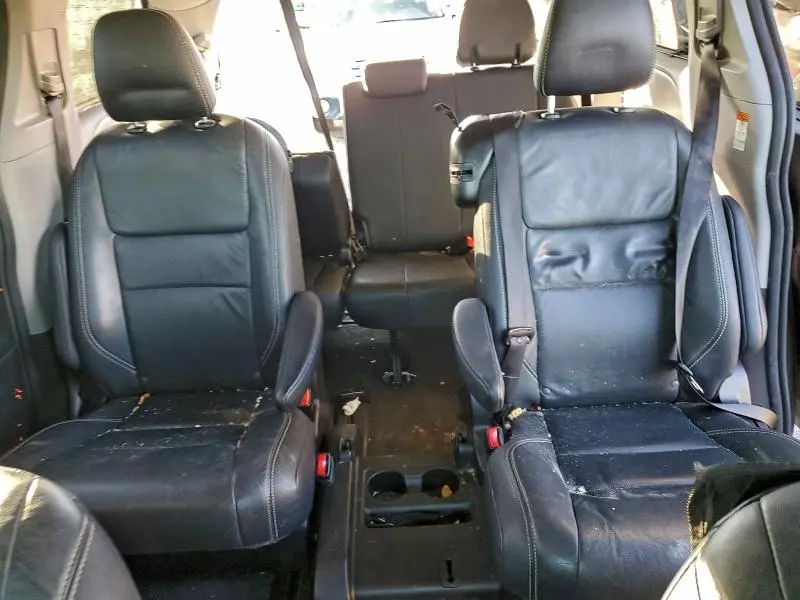 2017 TOYOTA SIENNA SE  