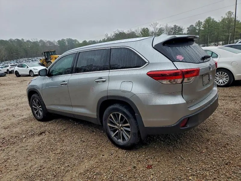 2019 TOYOTA HIGHLANDER SE  