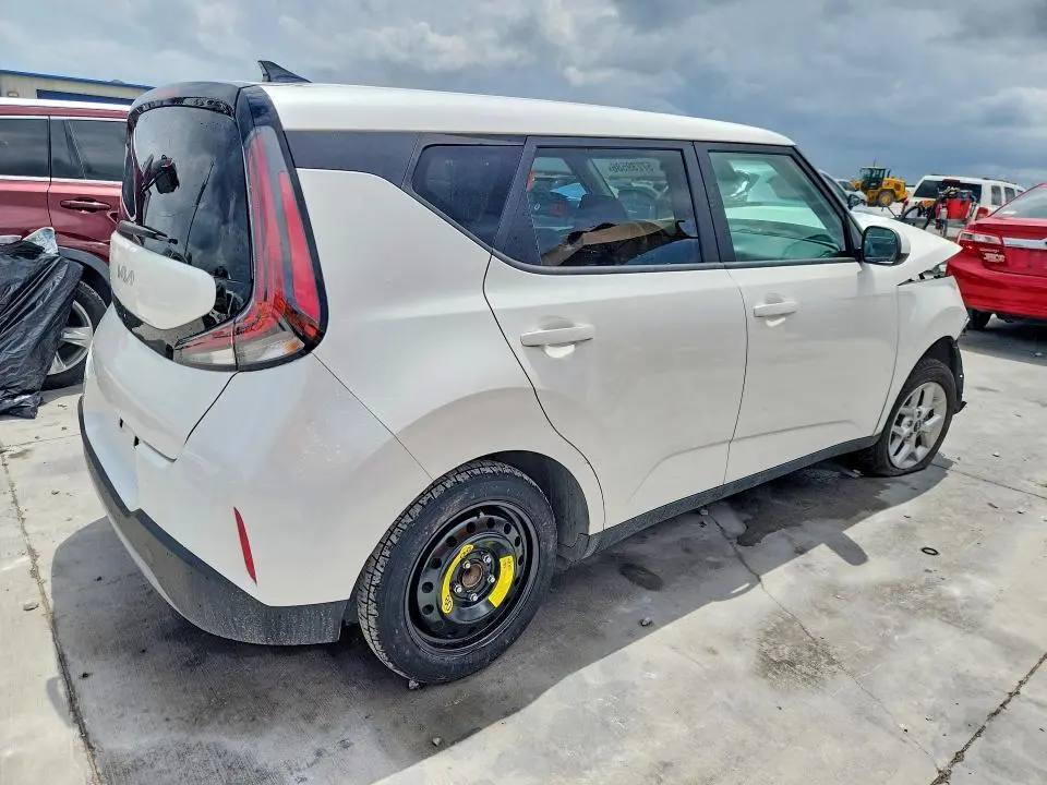 2023 KIA SOUL LX  