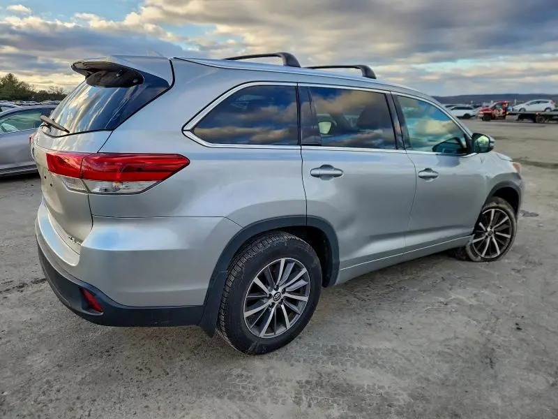 2017 TOYOTA HIGHLANDER SE  