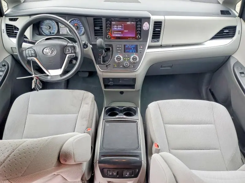 2020 TOYOTA SIENNA LE  