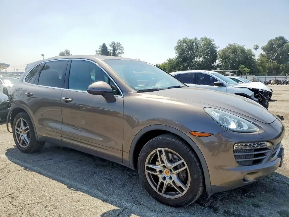 2013 PORSCHE CAYENNE   