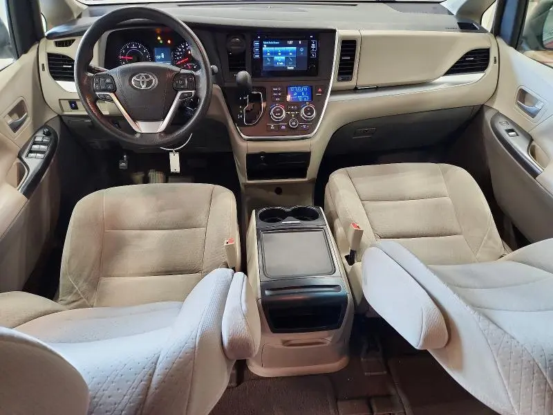 2015 TOYOTA SIENNA LE  