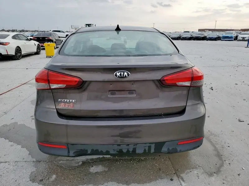 2017 KIA FORTE LX  