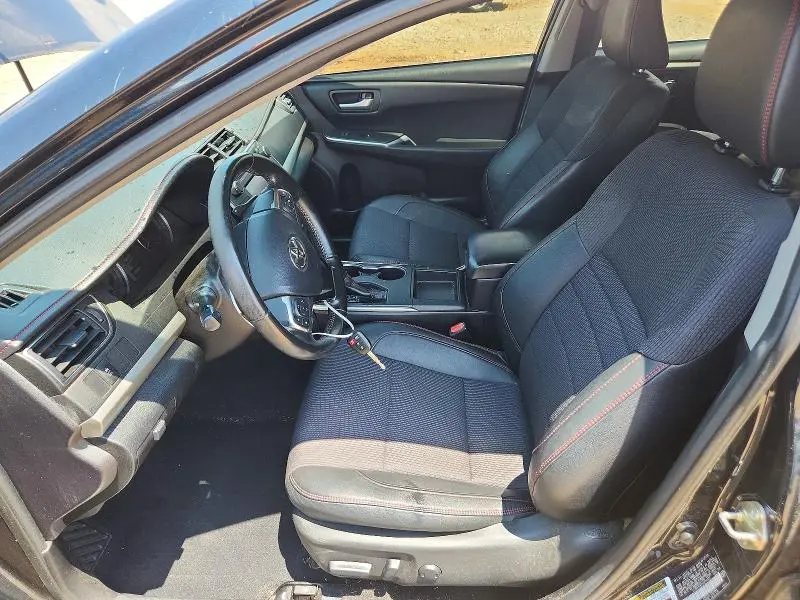 2016 TOYOTA CAMRY SE  