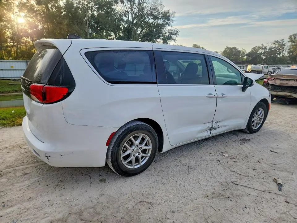 2022 CHRYSLER VOYAGER LX  