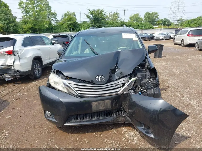 2013 TOYOTA SIENNA XLE V6 8 PASSENGER
