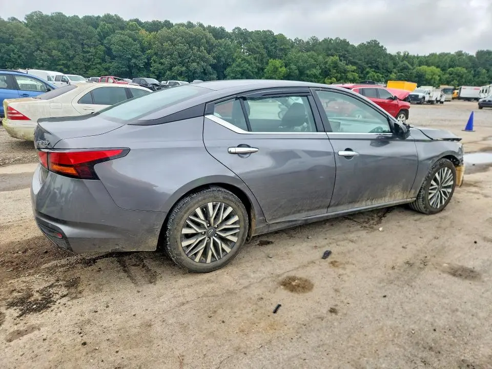 2024 NISSAN ALTIMA SV  