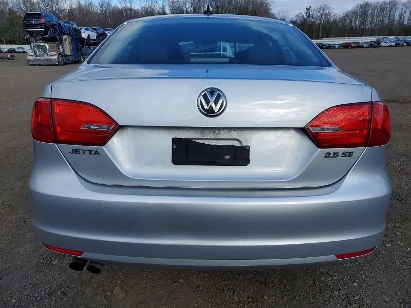 2011 VOLKSWAGEN JETTA SE  