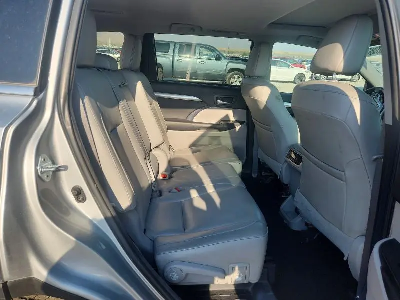2017 TOYOTA HIGHLANDER XLE  