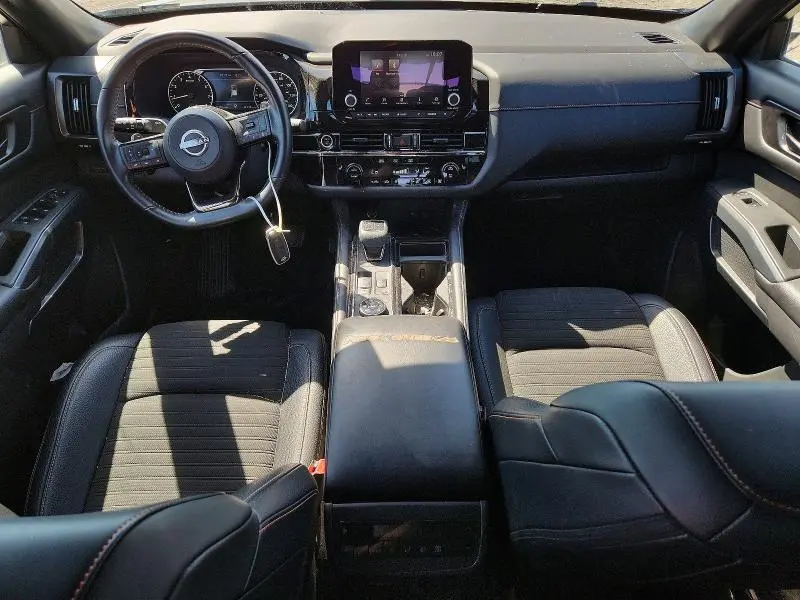 2023 NISSAN PATHFINDER SV  