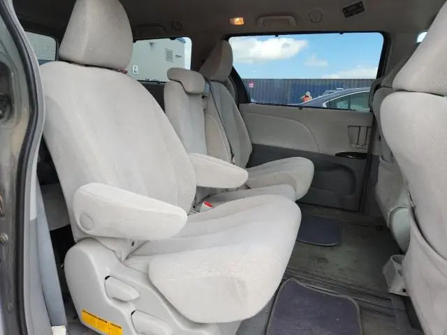 2013 TOYOTA SIENNA LE  