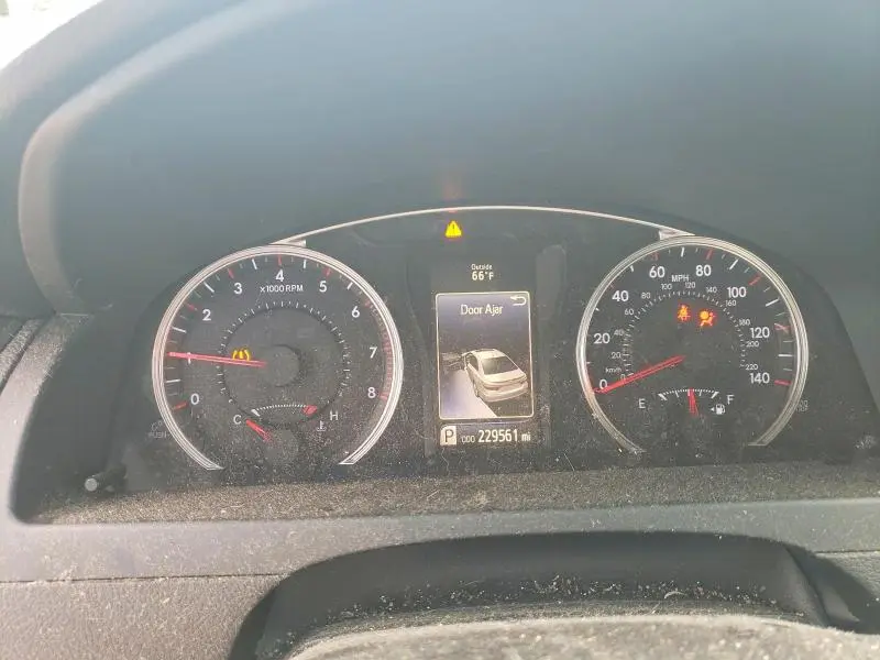2015 TOYOTA CAMRY SE  