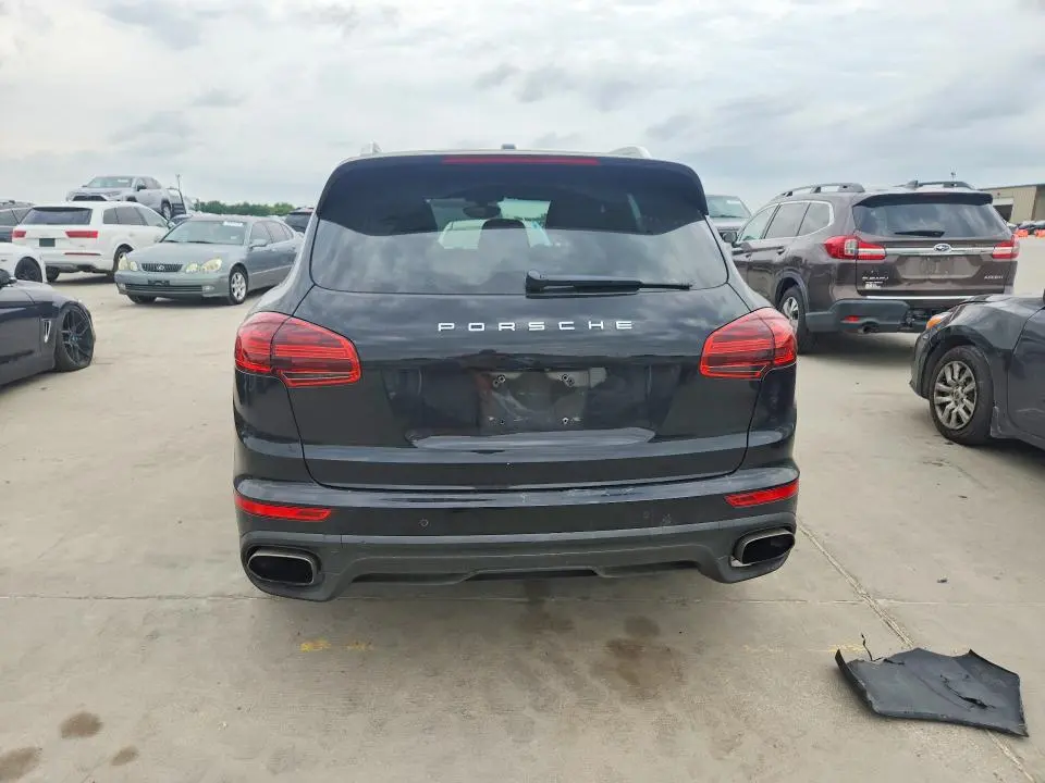 2016 PORSCHE CAYENNE   