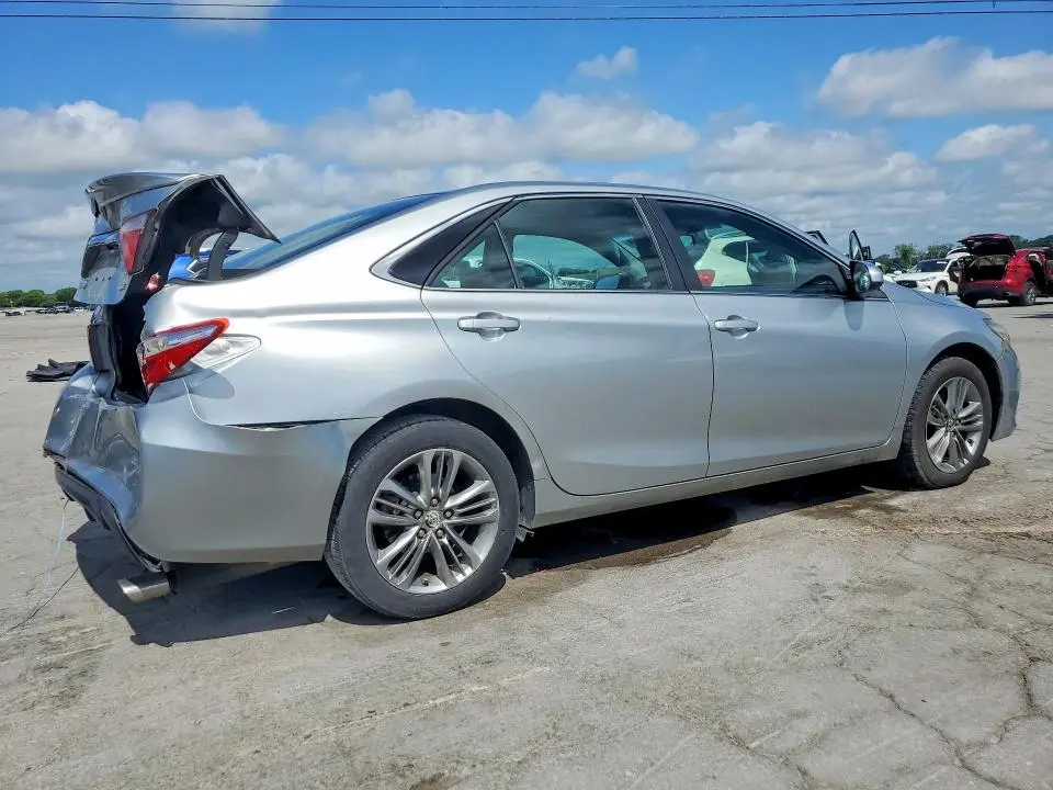 2016 TOYOTA CAMRY SE  
