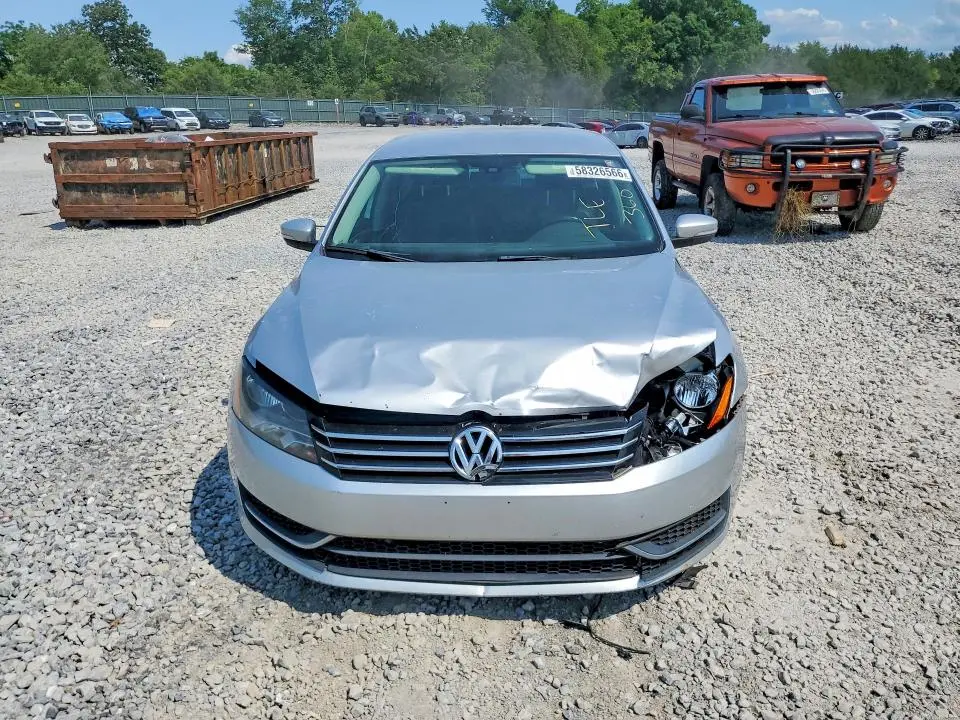 2013 VOLKSWAGEN PASSAT SE  