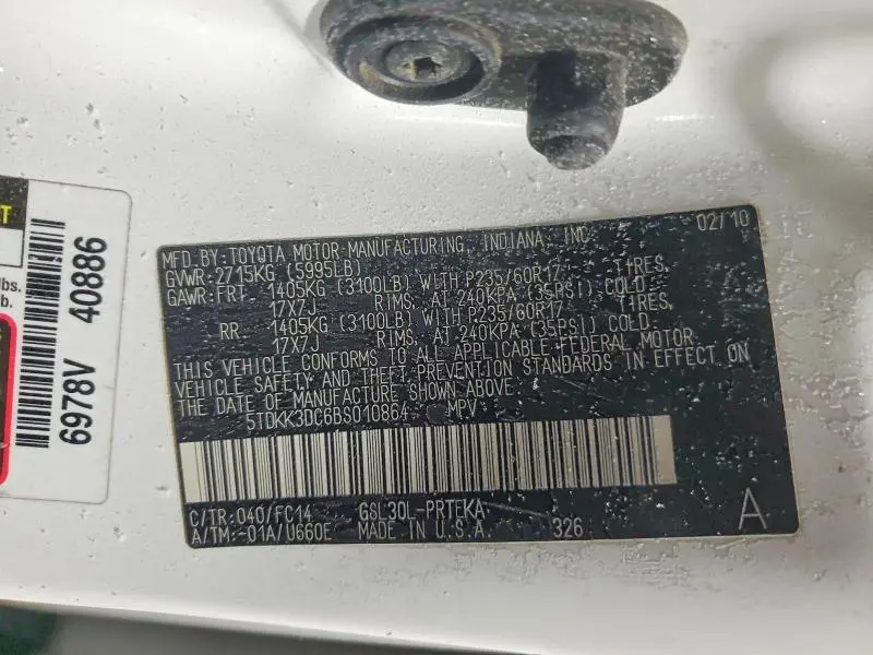 2011 TOYOTA SIENNA LE 8-PASSENGER  