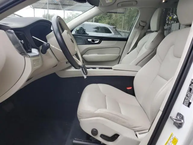 2020 VOLVO XC60 T5 MOMENTUM  