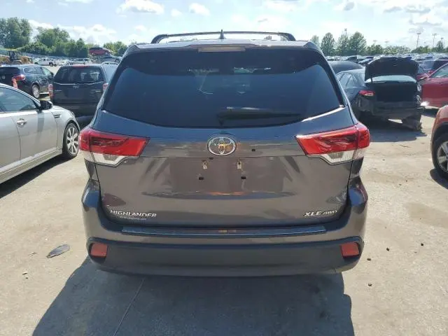 2019 TOYOTA HIGHLANDER SE  