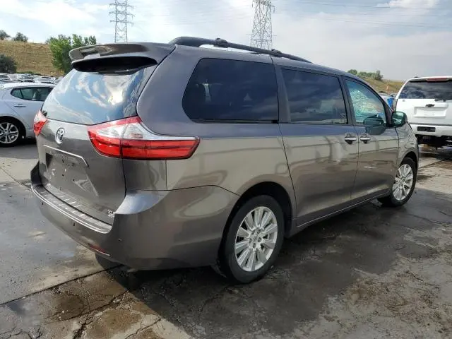 2017 TOYOTA SIENNA XLE  
