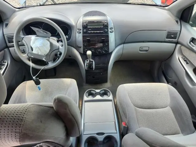 2010 TOYOTA SIENNA LE 7-PASSENGER  