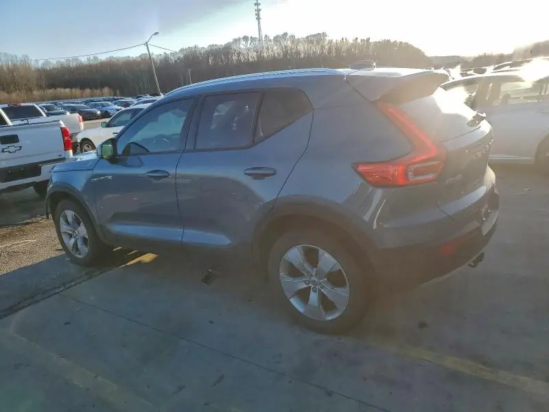 2022 VOLVO XC40 T5 MOMENTUM  