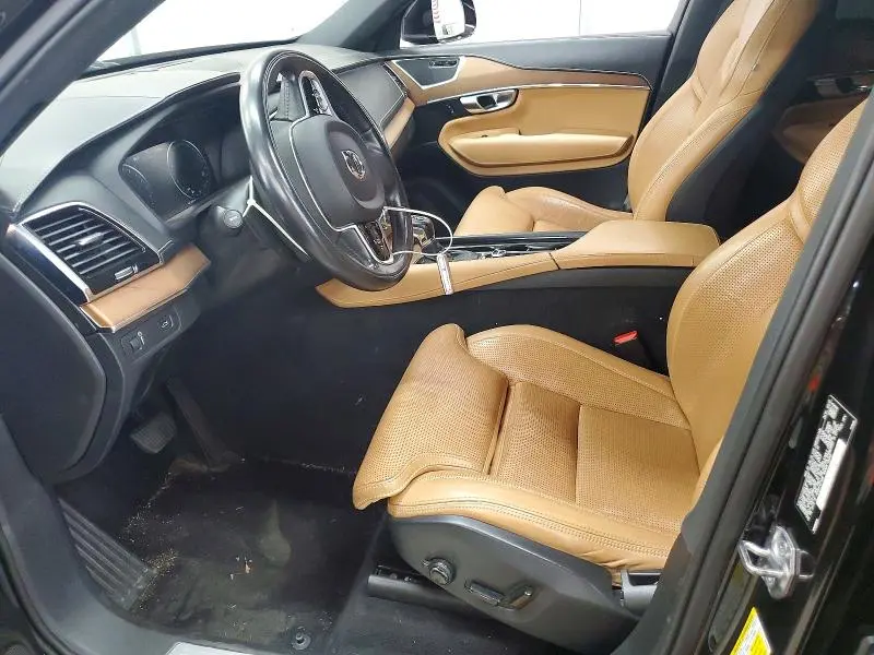 2017 VOLVO XC90 T6  