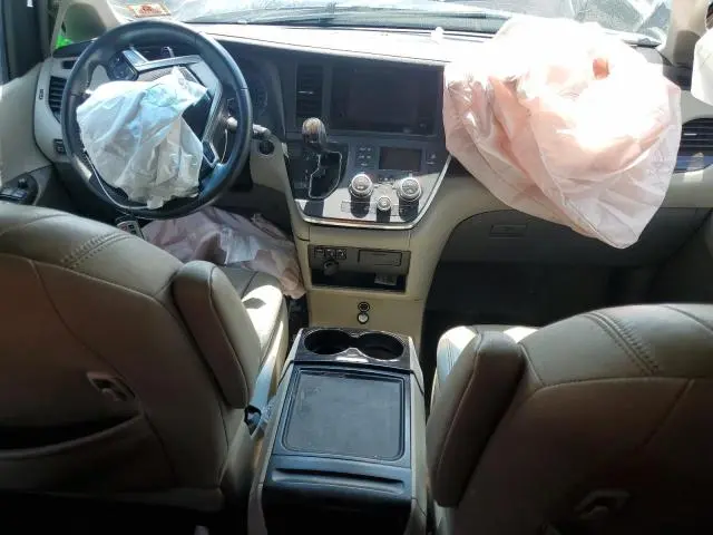 2017 TOYOTA SIENNA XLE  