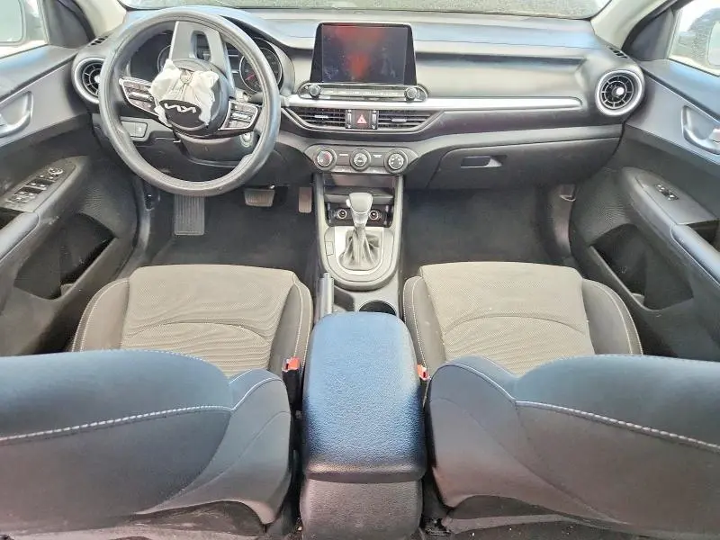 2023 KIA FORTE LX  