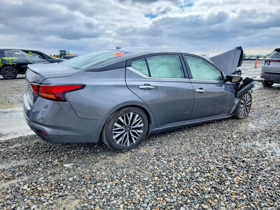 2024 NISSAN ALTIMA SV  