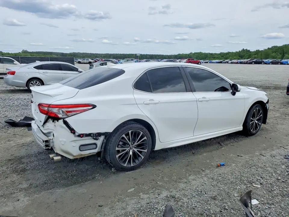 2019 TOYOTA CAMRY SE  