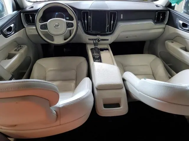 2018 VOLVO XC60 T5 MOMENTUM  