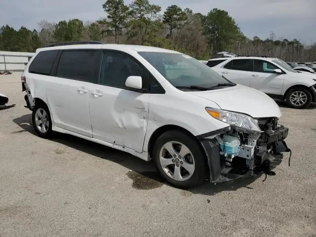 2020 TOYOTA SIENNA LE