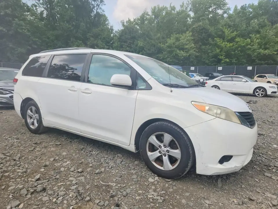 2011 TOYOTA SIENNA LE  