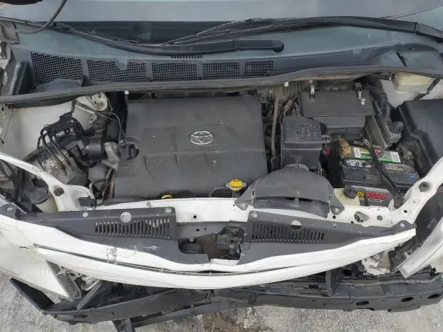 2015 TOYOTA SIENNA LE  