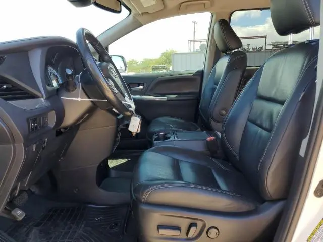 2020 TOYOTA SIENNA SE