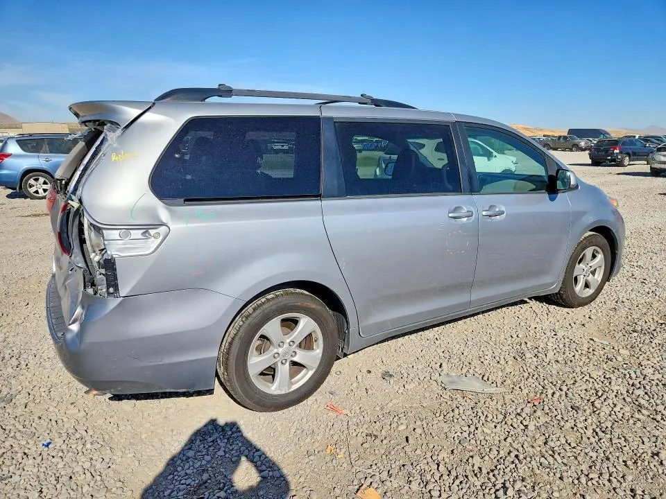 2015 TOYOTA SIENNA LE  