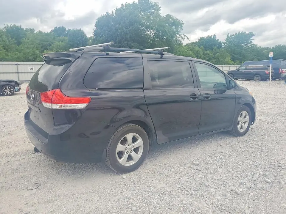 2011 TOYOTA SIENNA LE  
