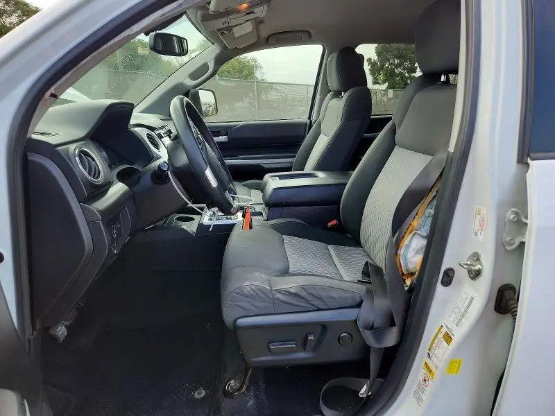 2017 TOYOTA TUNDRA CREWMAX SR5  