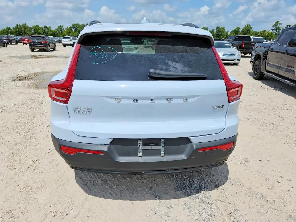 2025 VOLVO XC40 PLUS  
