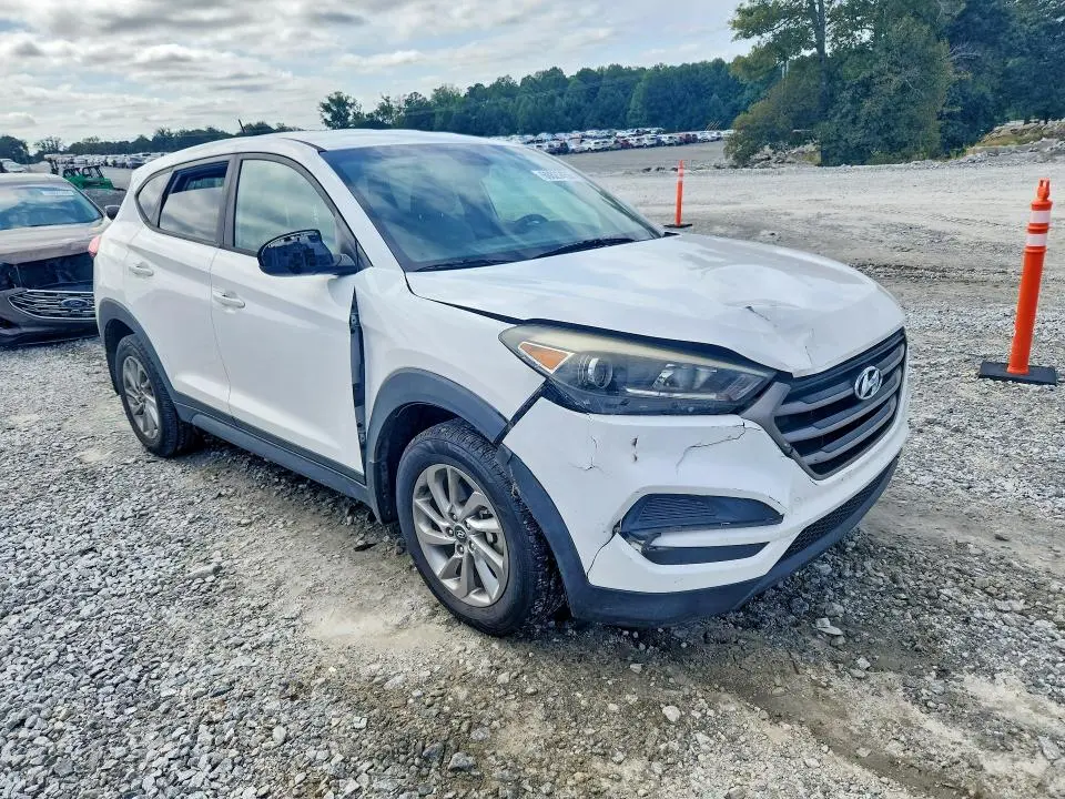 2016 HYUNDAI TUCSON SE  
