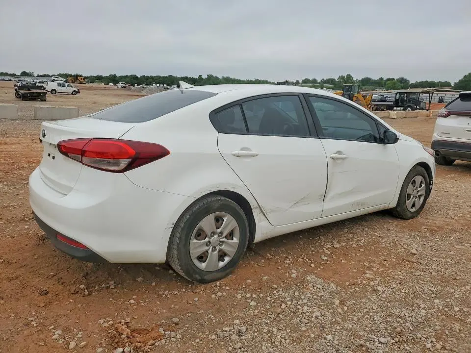 2017 KIA FORTE LX  