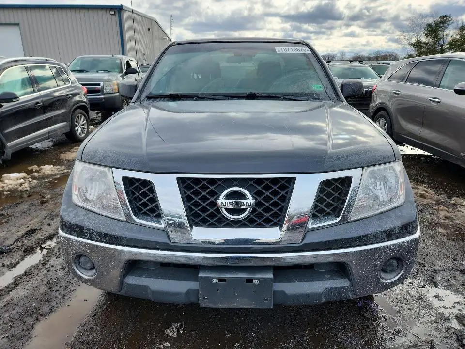 2010 NISSAN FRONTIER CREW CAB SE  