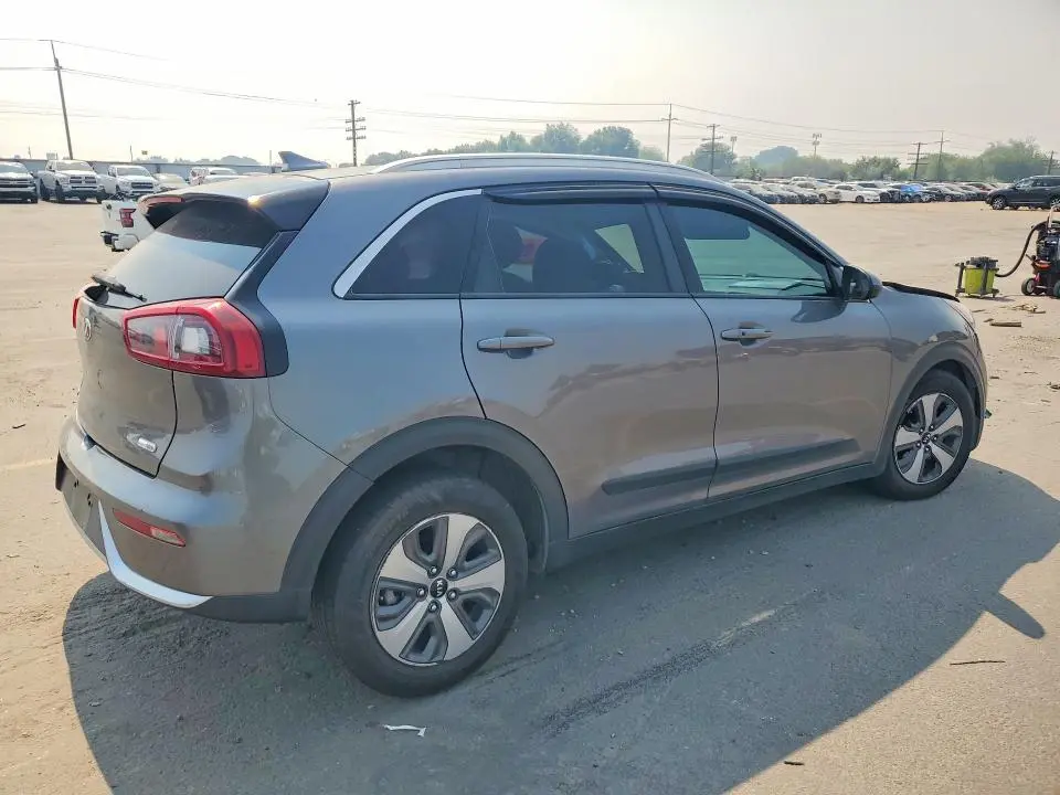 2017 KIA NIRO LX  