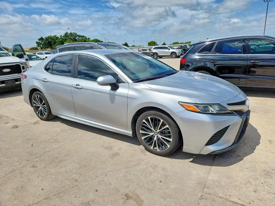 2018 TOYOTA CAMRY SE  