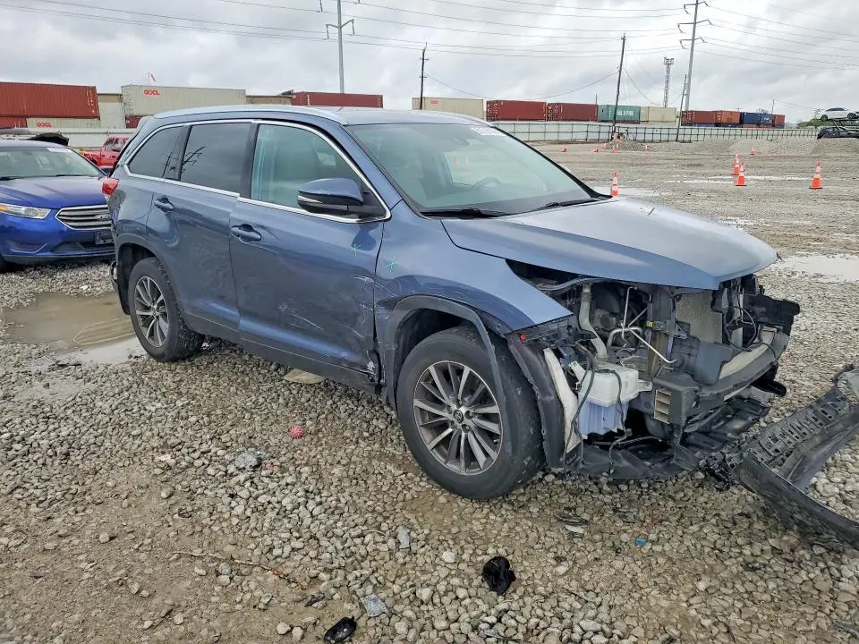 2019 TOYOTA HIGHLANDER XLE  
