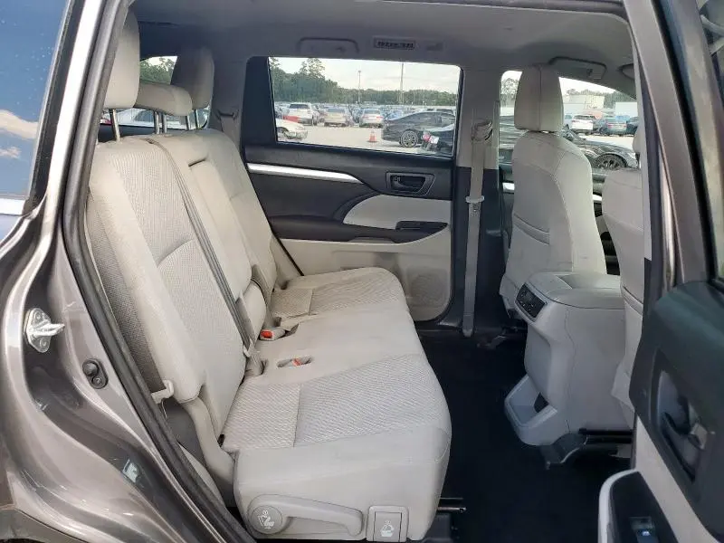 2018 TOYOTA HIGHLANDER LE  