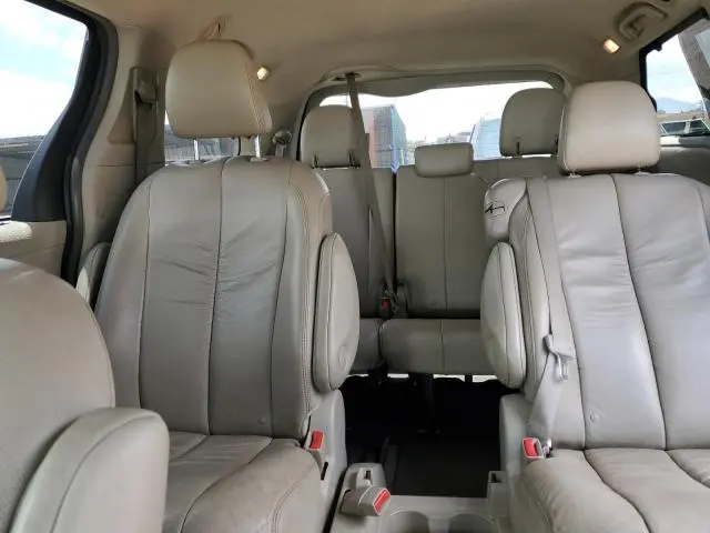 2011 TOYOTA SIENNA XLE  