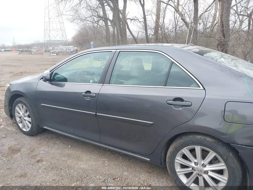 2013 TOYOTA CAMRY XLE V6